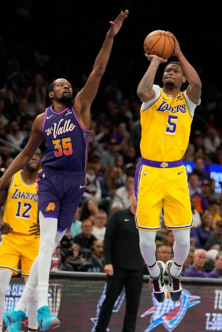 关于意大利客场挫败摩尔多瓦队，紧追小组头名的信息