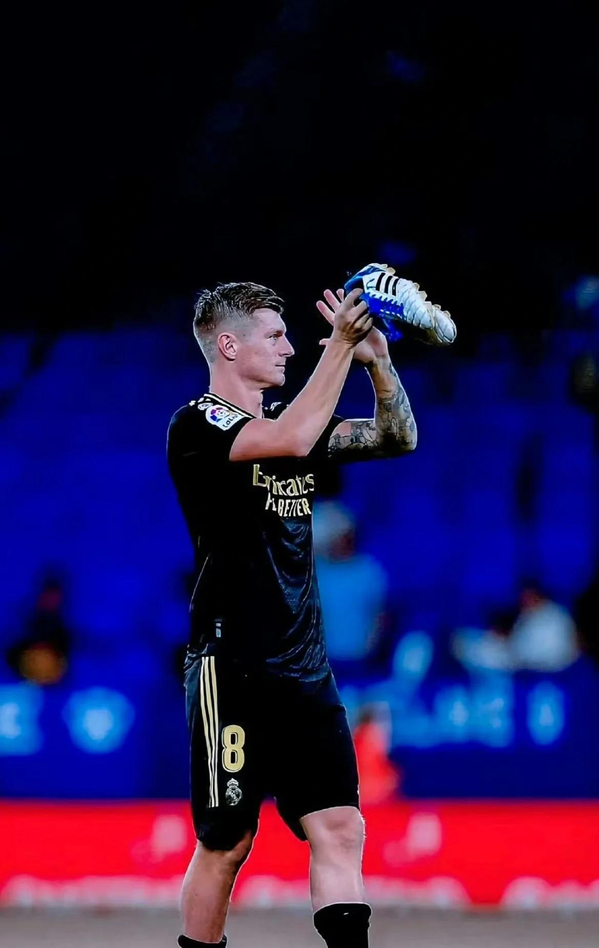 克罗托内主场欢呼,险胜保级对手的简单介绍 克罗托内主场欢呼,险胜保级对手的简单介绍