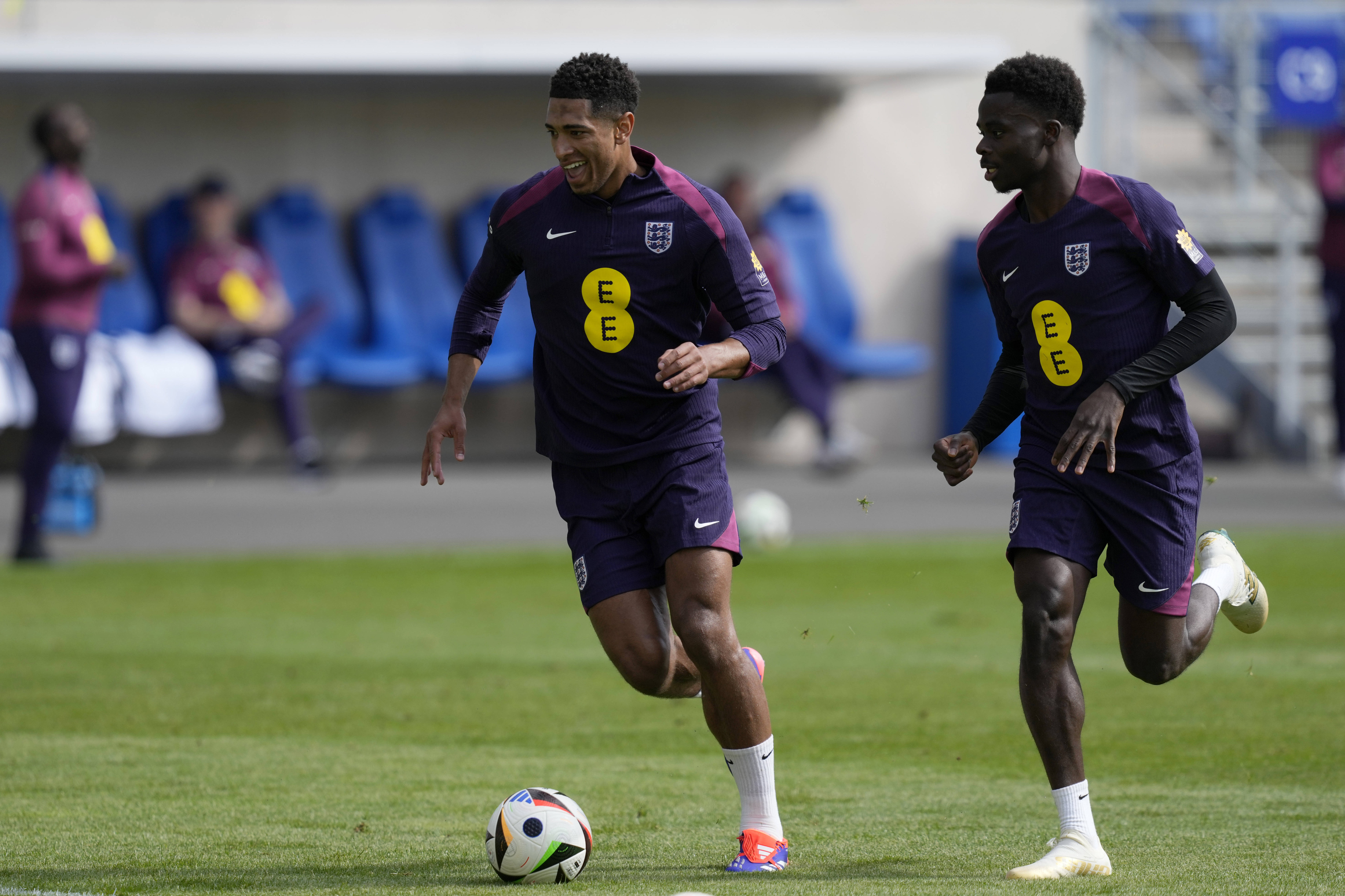 英格兰队调整战术备战欧预赛,冲顶之路的简单介绍 英格兰队调整战术备战欧预赛,冲顶之路的简单介绍