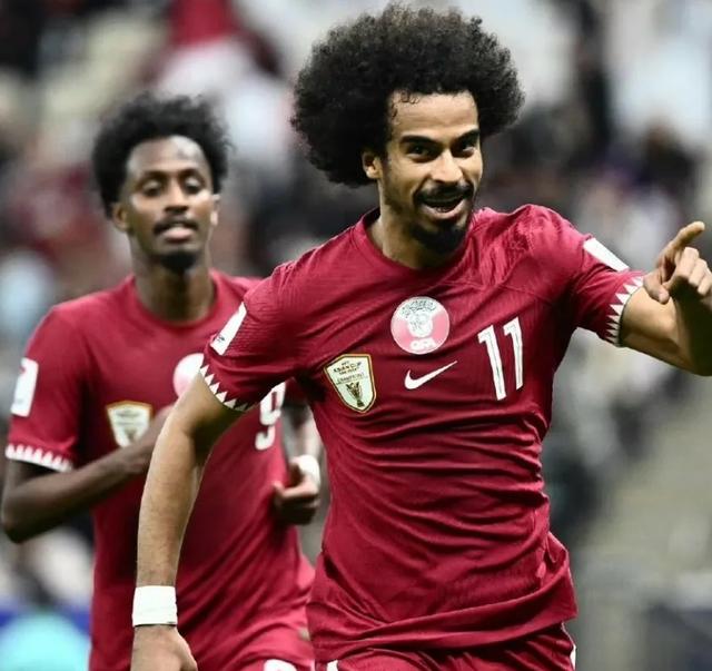 伊朗女队员全力以赴晋级 伊朗女队员全力以赴晋级