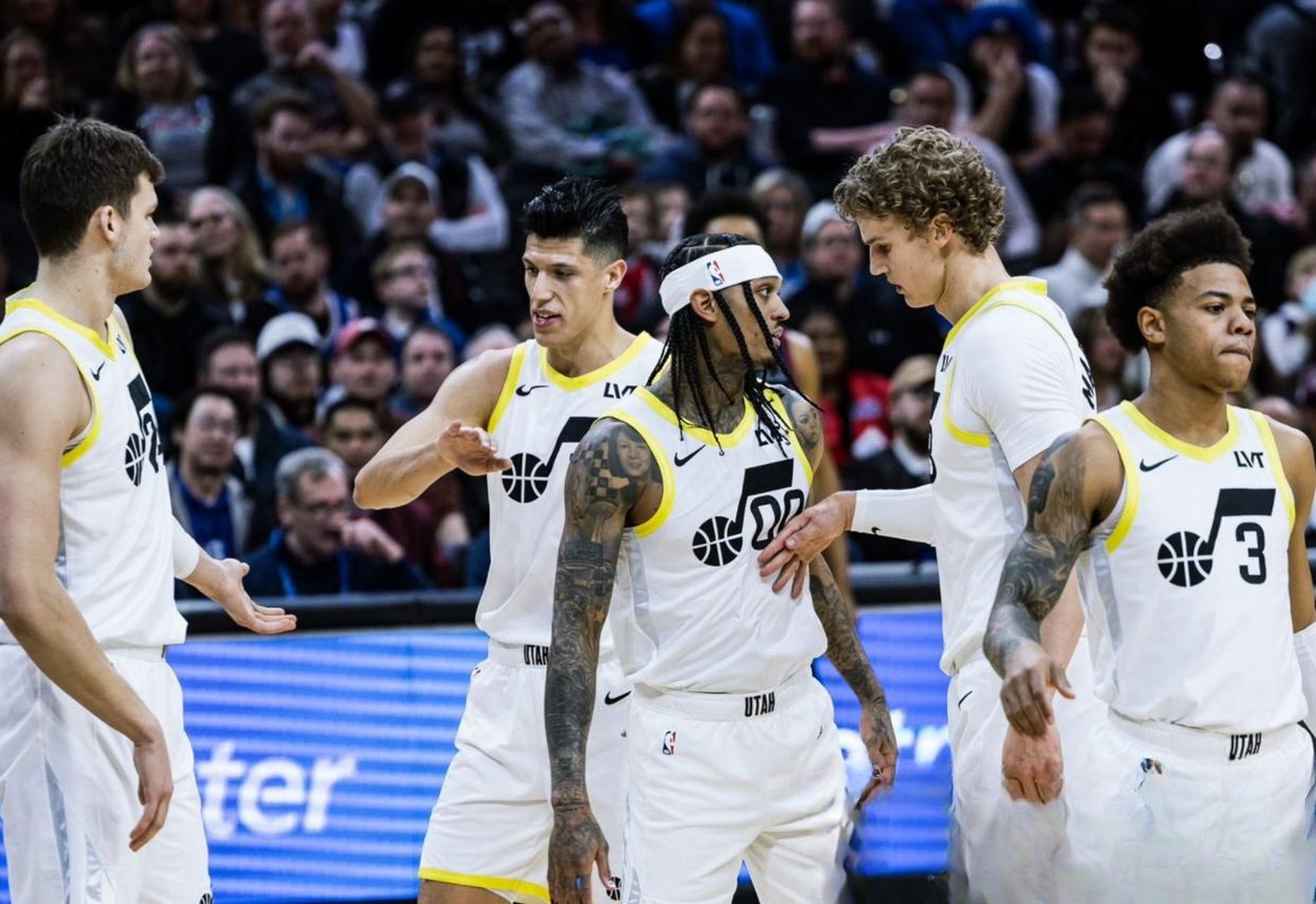 PG电子官网-爵士队球员频频受伤，面临季后赛危机