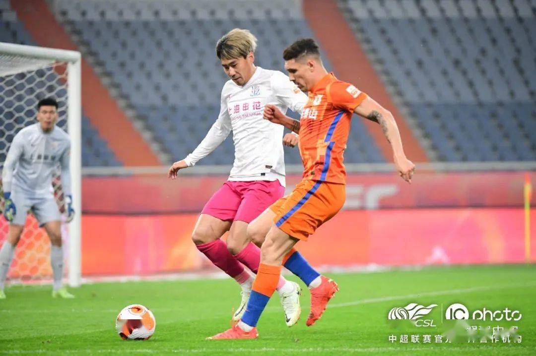 裁判判罚引发热议，比赛走势扑朔迷离的简单介绍