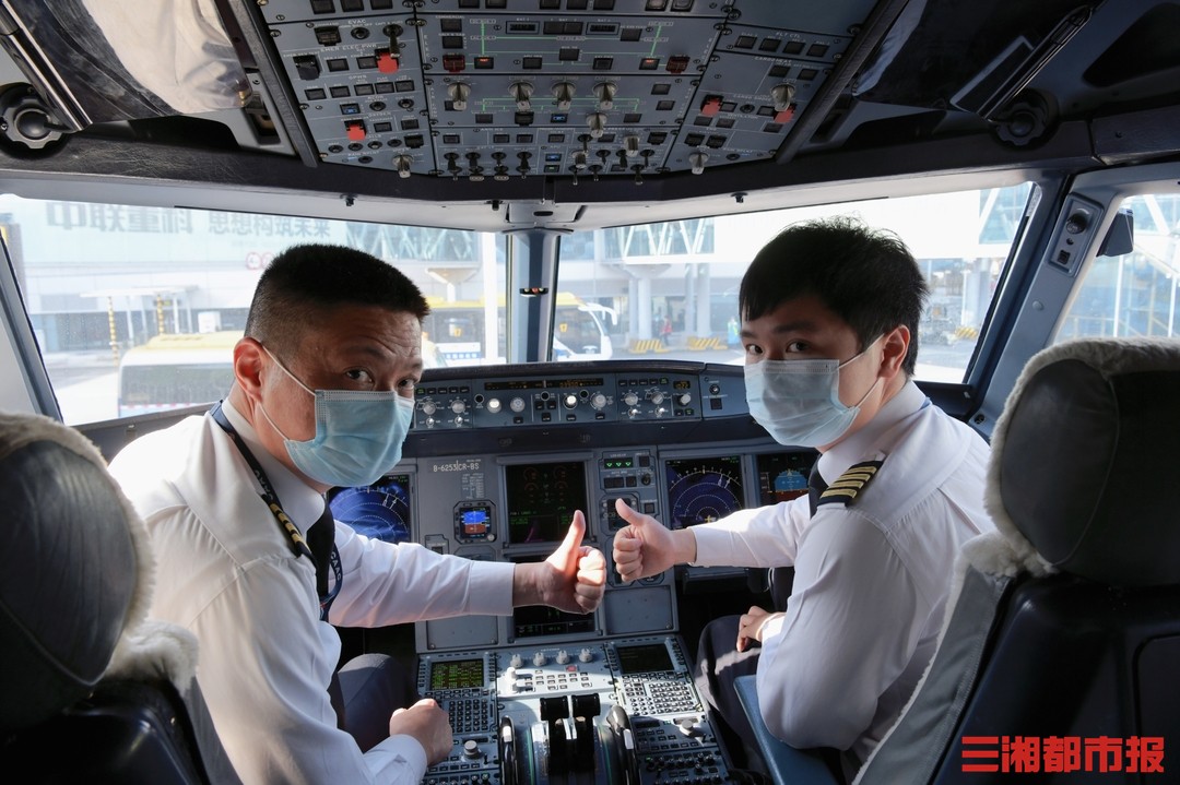 PG电子游戏-斯洛伐克队集体出征：同舟共济步步为营