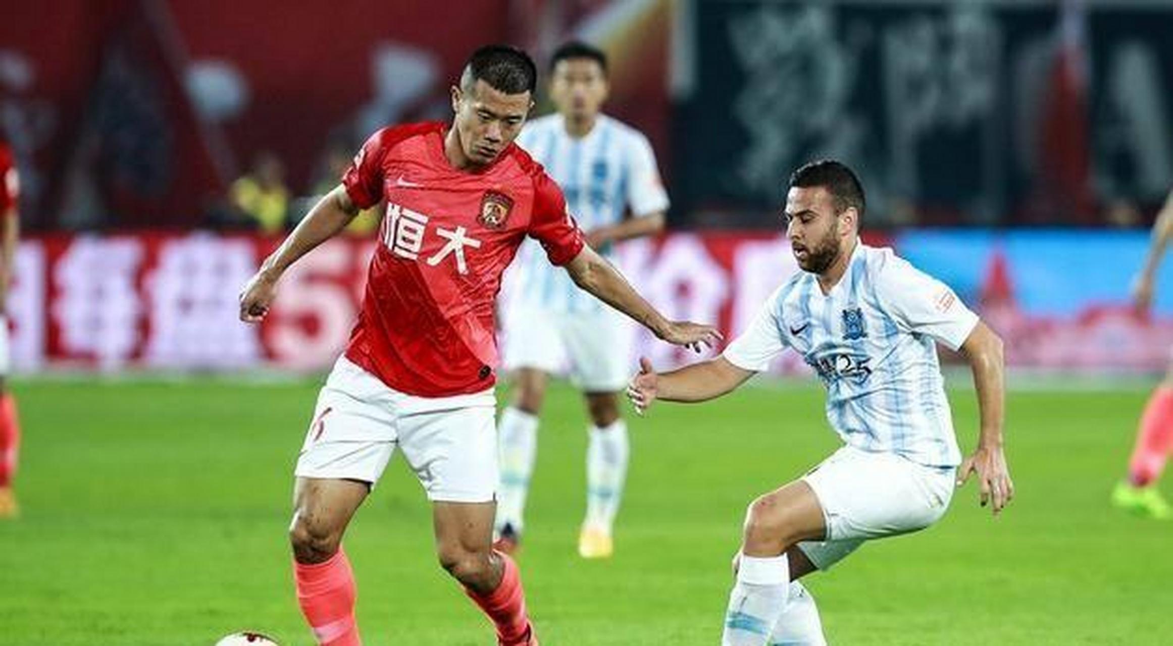 恒大客场战胜富力，继续紧追前排