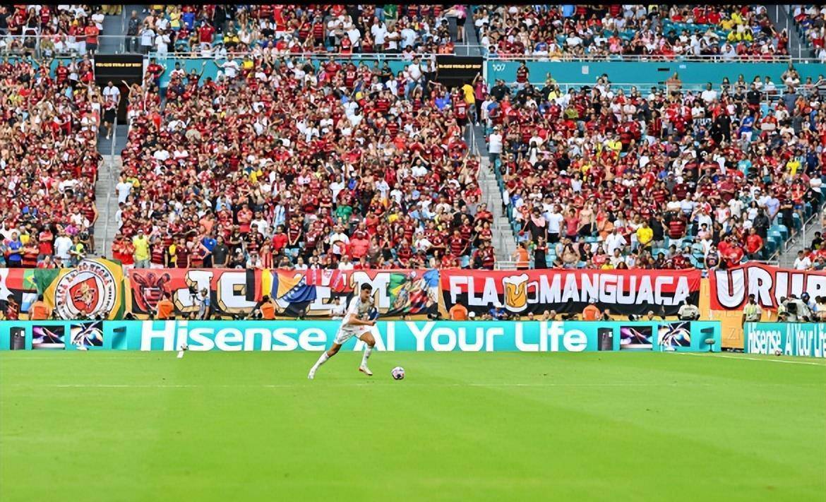 拜仁全队努力,期待晋级的可能 拜仁全队努力,期待晋级的可能