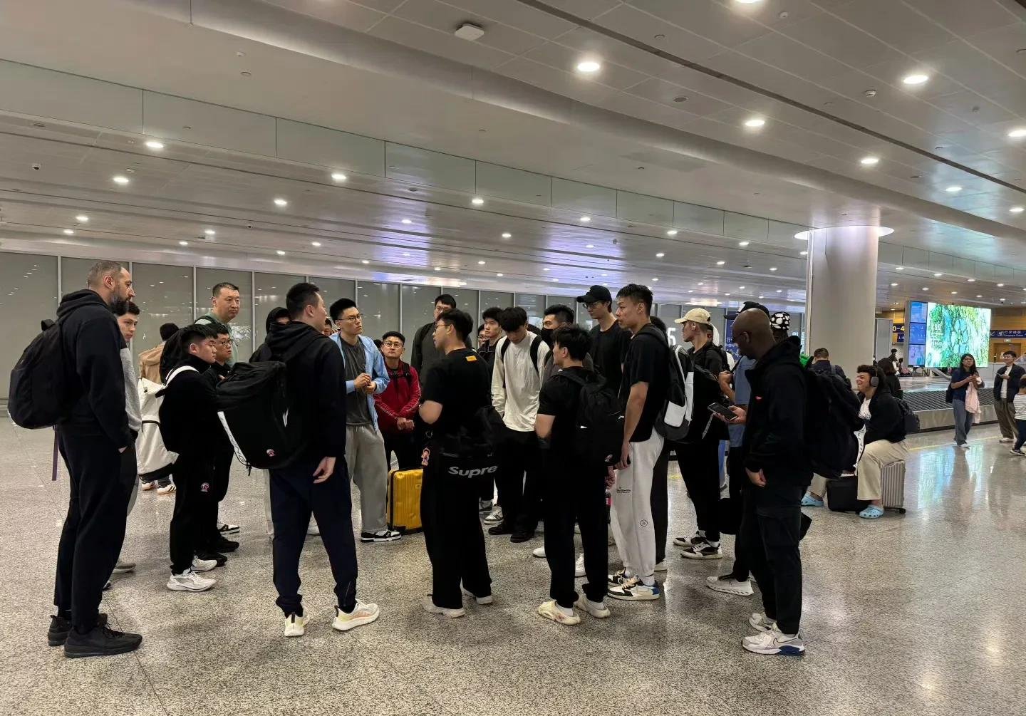 PG电子试玩官网-上海男篮球员因伤退出下一场比赛