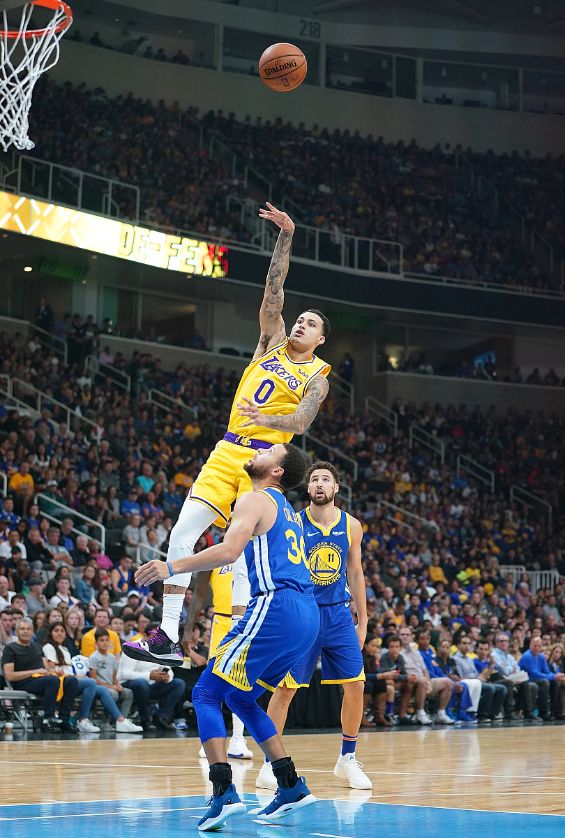 一场关键比赛中,球队整体表现出色,力压对手取得胜利 一场关键比赛中,球队整体表现出色,力压对手取得胜利