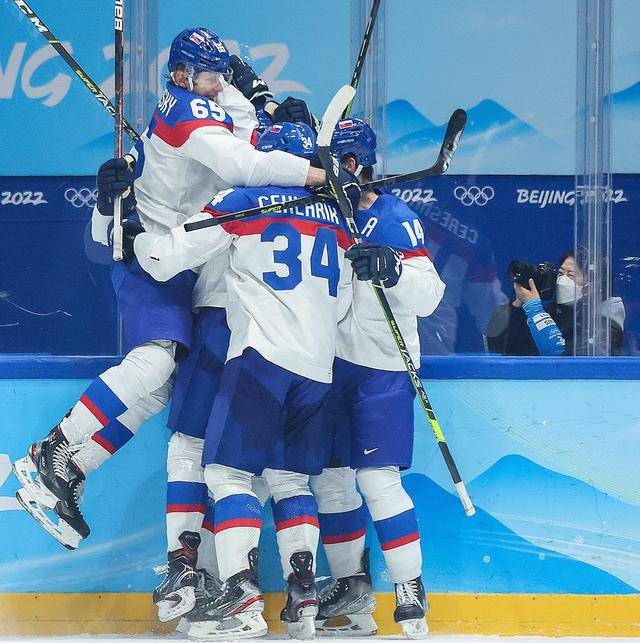 斯洛伐克队展现团队实力，锁定淘汰赛资格