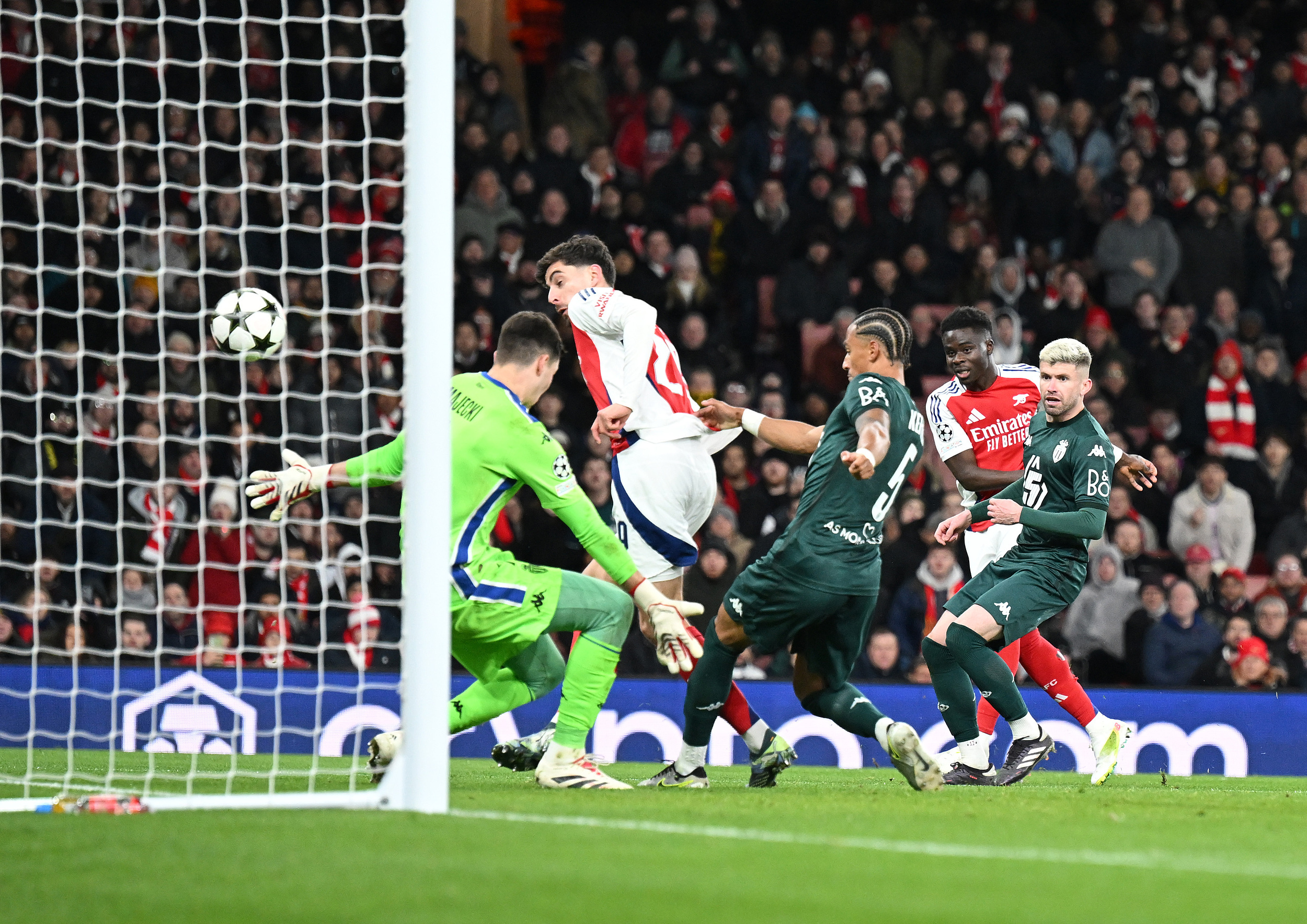 比勒费尔德主场大胜,豪取联赛连胜! 比勒费尔德主场大胜,豪取联赛连胜!