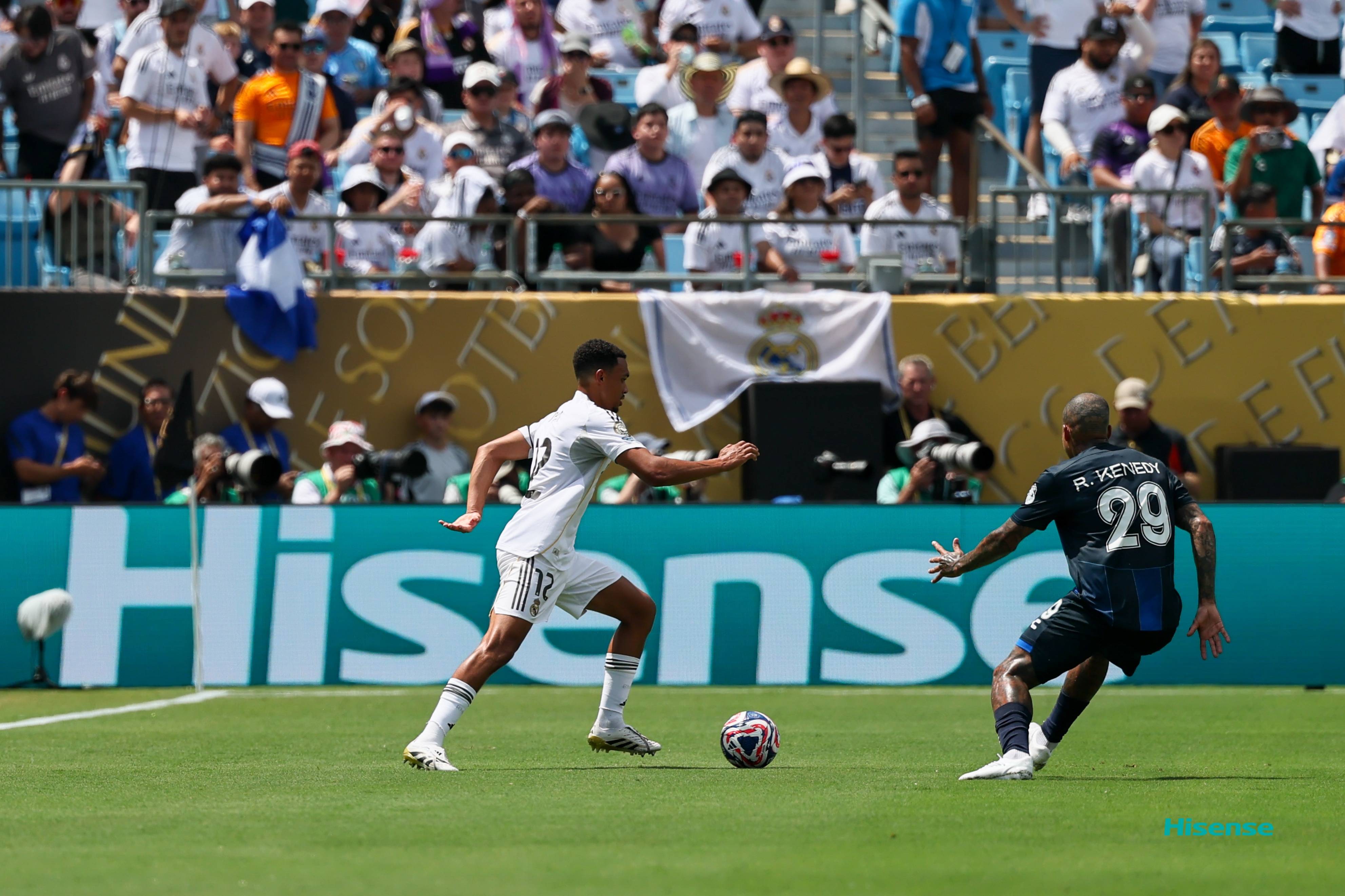 皇马前锋攻破对手防线：毫不手软