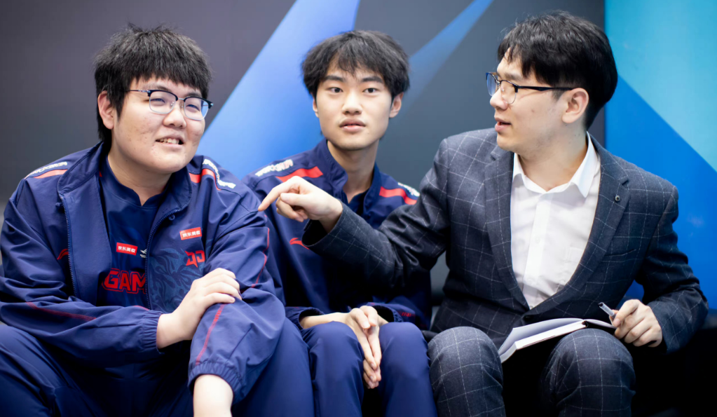 PG中国官网-RNG横扫KT，Elk关键团战开团秒人焦点之战半决赛，技惊四座