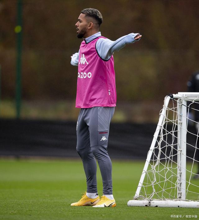 伯明翰城客场全取三分,保持领跑 伯明翰城客场全取三分,保持领跑