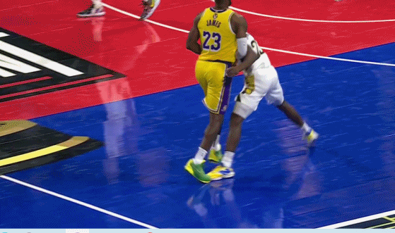 PG电子线上登入-湖人击败步行者，戴维斯得到25分