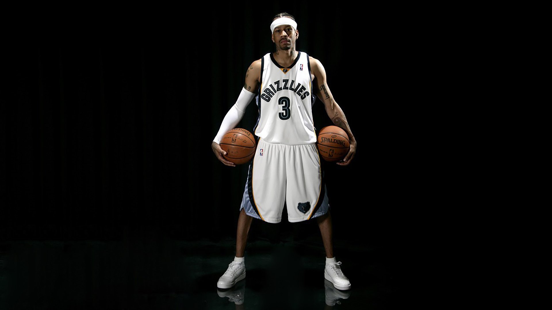 拉梅洛·鲍尔独领风骚，76人与雄鹿激战中的巨星时刻