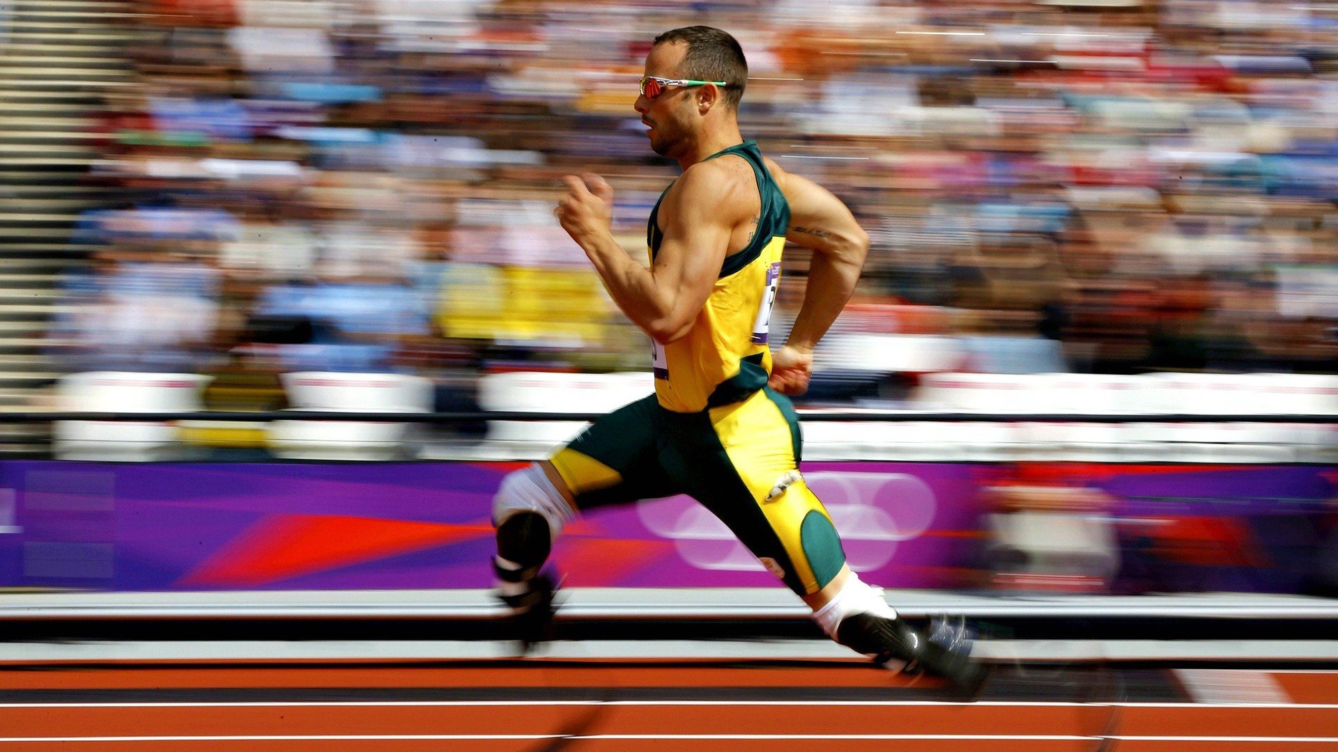 PG电子官网入口-银色奇迹，威廉姆斯双线作战击溃哈斯，佩雷兹绝地反击诠释领袖价值